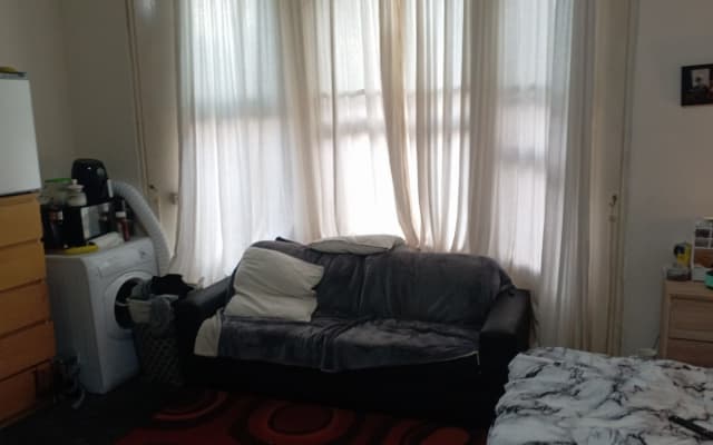 Quarto amplo em Brighton Perto de todas as comodidades