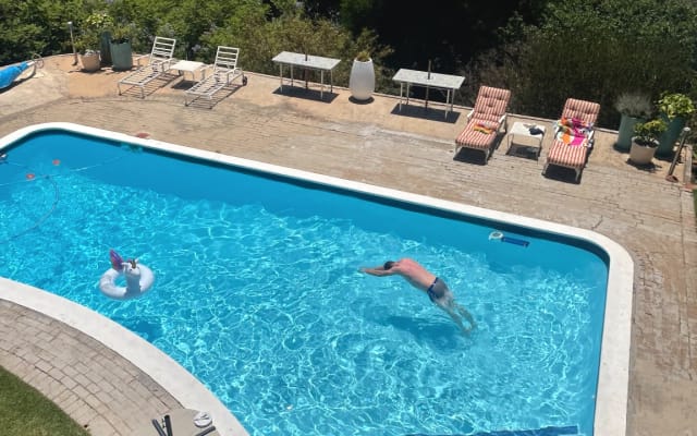 Hannes's listing on misterb&b - Pool ready and crystal clear