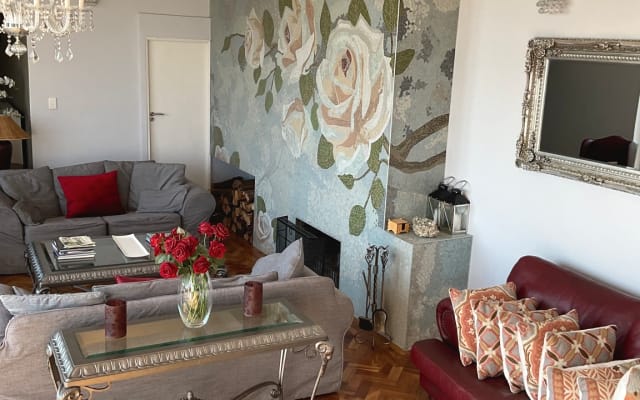 Hannes's listing on misterb&b - Lounge with fireplace and mosaic mural