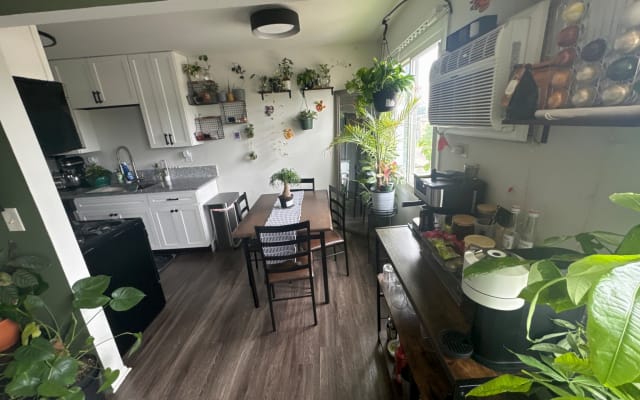 Wonderful cozy and clean apartment close to the airport and downtown