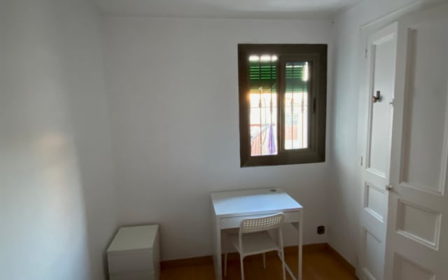 Habitación en departamento en centro de Barcelona