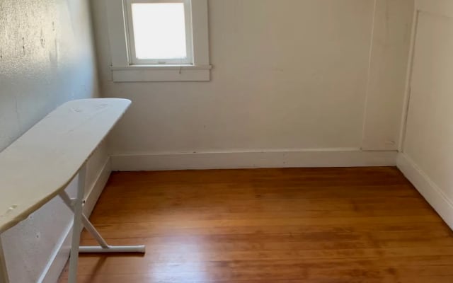 Bonito quarto principal perto de miracle mile e do hospital saint...