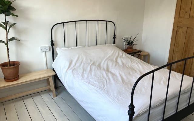 Chambre ensoleillée dans une maison de bord de mer, à 10 minutes de...