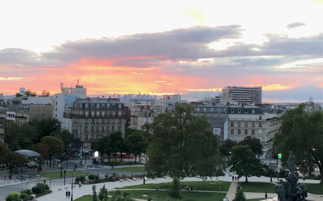 Bel appartement, 5e étage avec ascenseur, transports à proximité