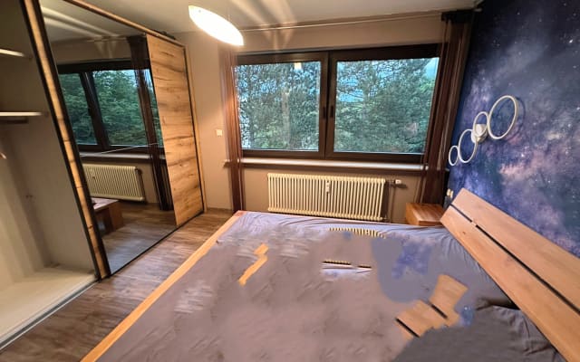 Lus Inserat auf misterb&b - schlafzimmer mit king size bett   
Schoener Aussicht mit Natur
Schrank fuer kleidung 