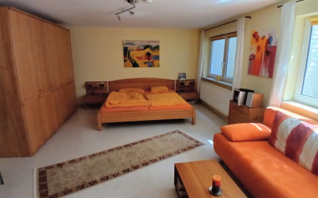 Spacieux appartement avec chambre à coucher et jardin à Munich