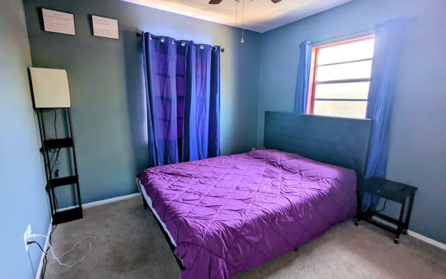 Quarto privado e casa de banho partilhada