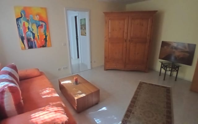 Apartamento espaçoso com quarto privado e jardim em Munique