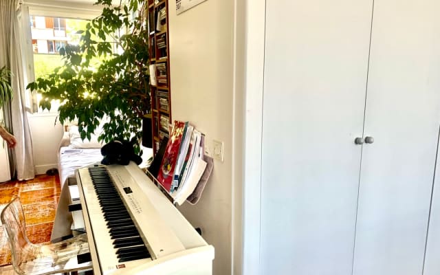 Privatzimmer in schöner, ruhiger Wohnung 10mn Paris Zentrum, Linie 14