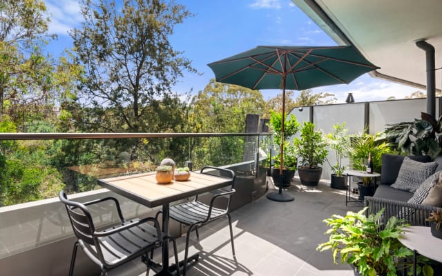 Hotel style amenities on the banks of Yarra River