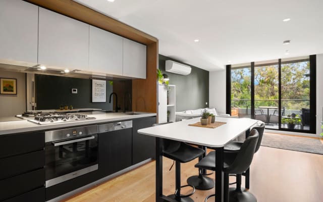 Hotel style amenities on the banks of Yarra River - Picture 7