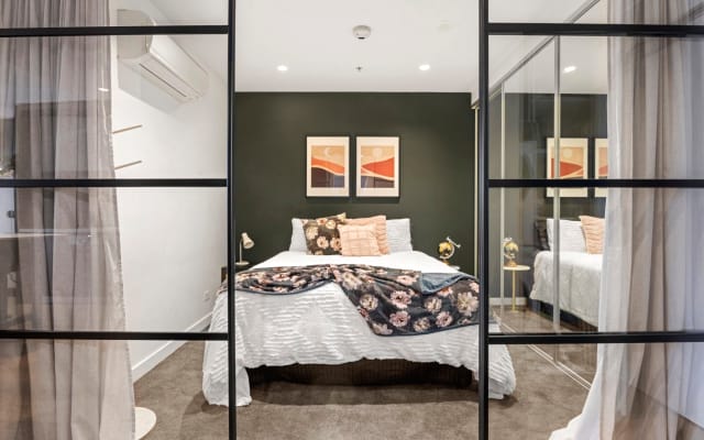 Hotel style amenities on the banks of Yarra River - Picture 9