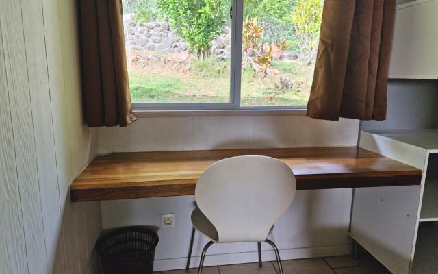 Annonce de Vaiherenui sur misterb&b - Chambre 2 - Espace de travail 
