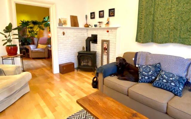 Century house in old neighbourhood, 10 minute walk to downtown & parks