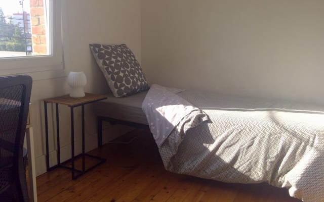 Habitación tranquila y luminosa en el 1er piso, cerca de la SNCF, la...