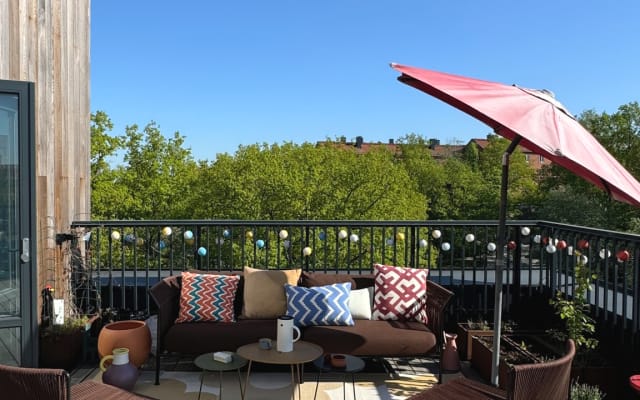 Habitación con WC privado en soleado y elegante piso escandinavo con...