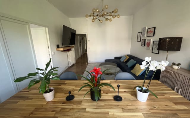 Quarto duplo num lindo apartamento. Localização fantástica!