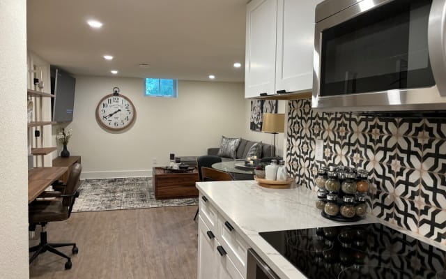 Apartamento acolhedor no piso do jardim em Denver