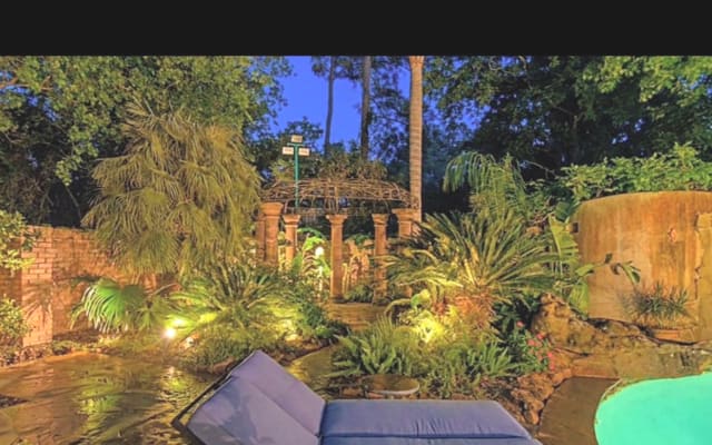 B's listing on misterb&b - Outdoor Kitchen with Gazebo