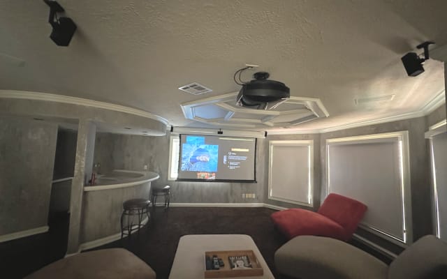 B's listing on misterb&b - Movie Theater Room