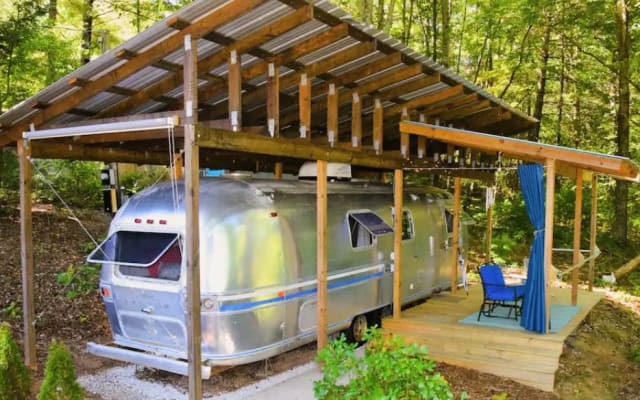 Asheville Airstream en el bosque