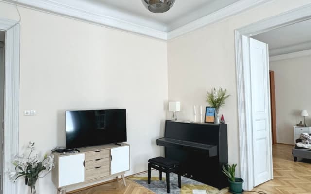 Quarto privado num apartamento espaçoso no centro de Budapeste