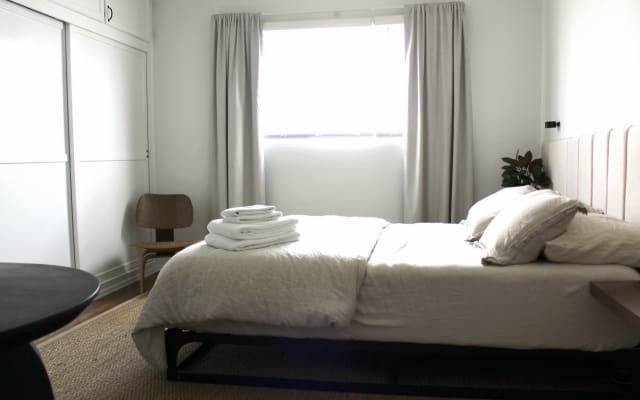 Bright & airy 1 bedroom apartment with chic taste in the heart of West - Picture 4