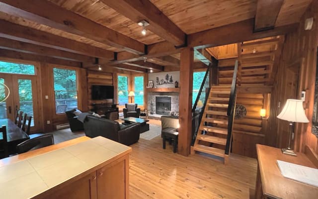 Chalet de bois rond au Lac Supérieur/Tremblant