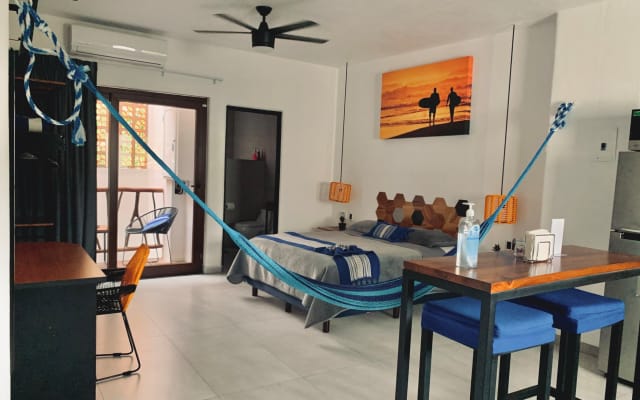 Studio de charme avec piscine à débordement sur le toit