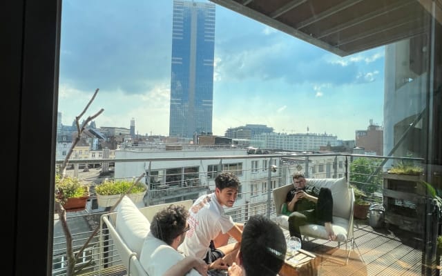 Apartamento espaçoso e central no 6º andar com vistas sobre Bruxelas