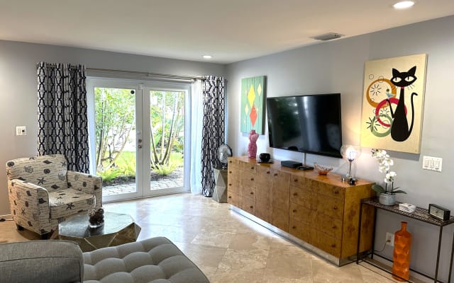 Tropical Wilton Manors Home w/ Outdoor Oasis! - Picture 6