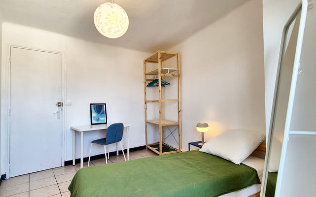 Chambre ensoleillée avec balcon près de la gare St Charles !