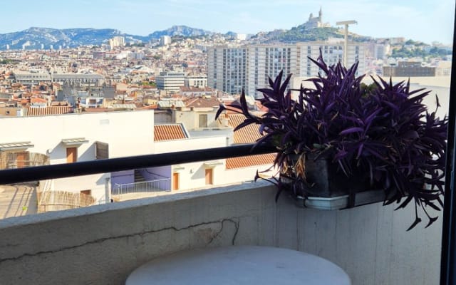 Chambre ensoleillée avec balcon près de la gare St Charles !