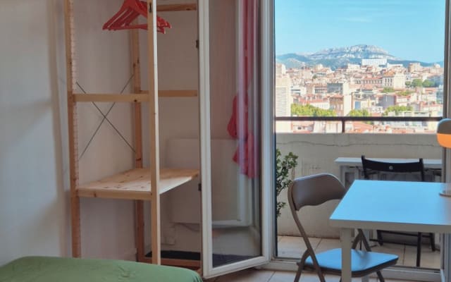 Chambre ensoleillée avec balcon près de la gare St Charles !