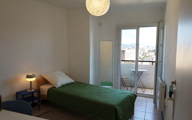 Chambre ensoleillée avec balcon près de la gare St Charles !