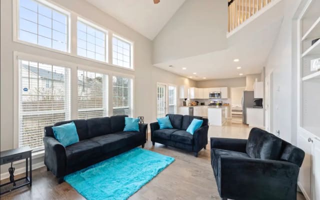 Braves Stadium Fam Fun: 5Beds, Pool Table, FirePit