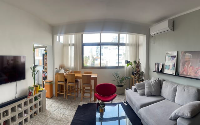 Modern 3-room apartment, just 100m from the beach.