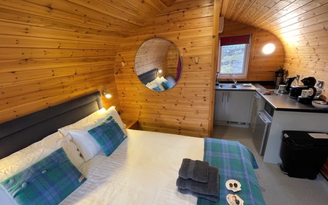 Private Luxury Glamping Pods overlooking the sea, breakfast included...