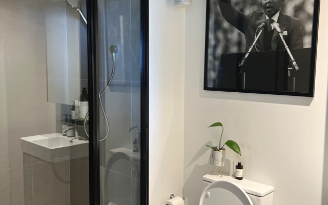 Beautiful private apartment close to beachside, Brighton. 

 - Picture 7