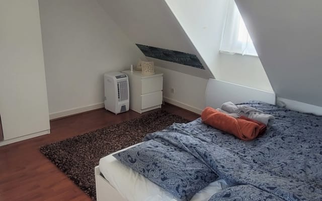 Quarto com casa de banho privativa a 45 minutos de Paris Montparnasse