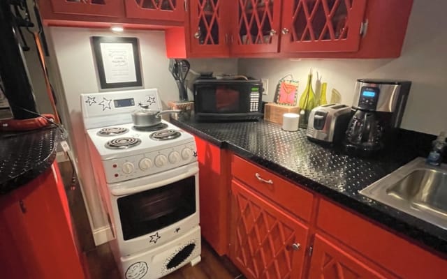 Chalet 638: calm retreat, state park & golf with The Caverns nearby.