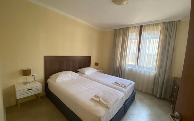 Bel appartement de 2 chambres à coucher avec une grande terrasse à St. 