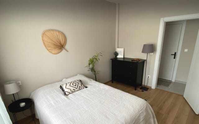 Chambre confortable avec toilettes privées