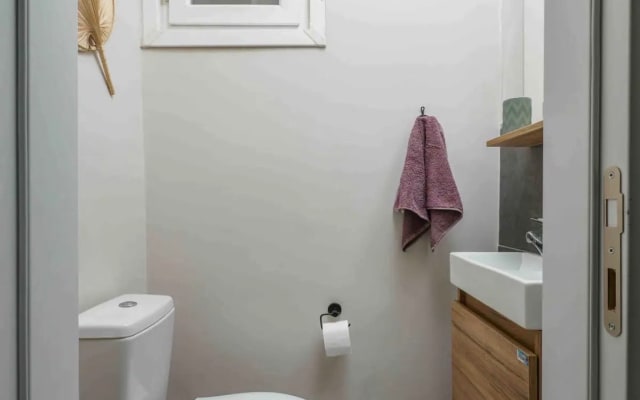Chambre confortable avec toilettes privées