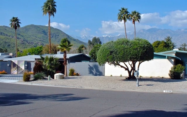 Casa con camera privata e bagno adiacente e piscina