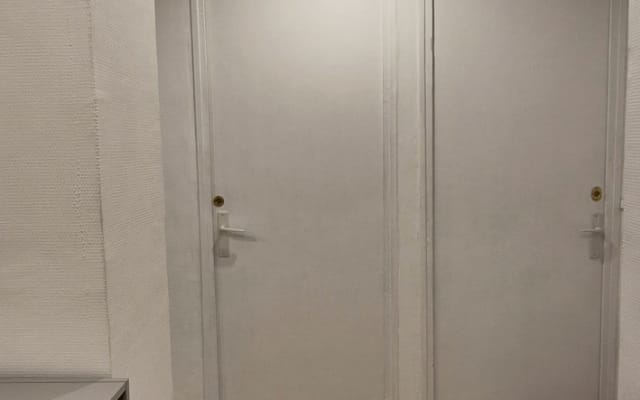 Kleines, sonniges Zimmer mit Balkon in der Nähe von St. Charles.