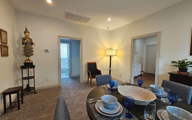 Spacious 2BR/1BA Upstairs Home - Picture 9