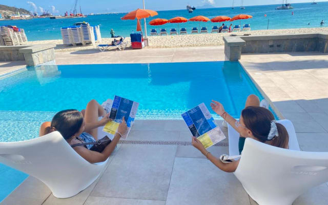 Chambre en bord de mer avec piscine à débordement à Philipsburg