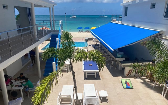 Chambre en bord de mer avec piscine à débordement à Philipsburg