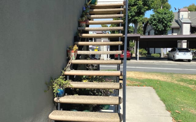 Chic-condo guest room near local airport / 40 minutes from downtown LA